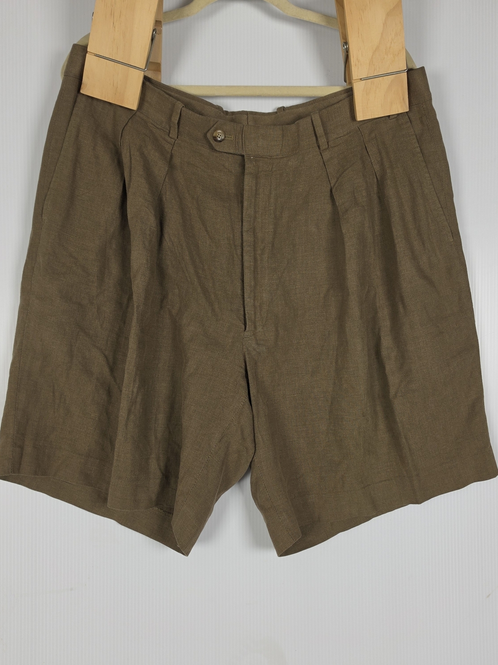Men's Flat Front Pleated Shorts in Olive